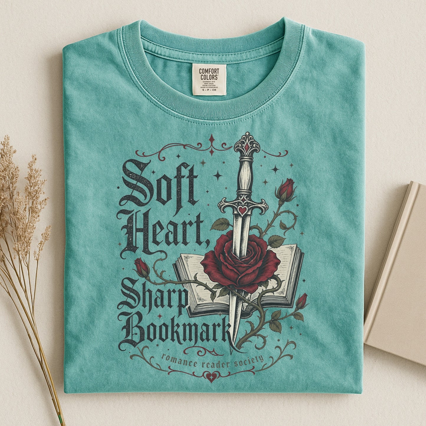 Soft Heart, Sharp Bookmark  Romantasy Reader T-Shirt