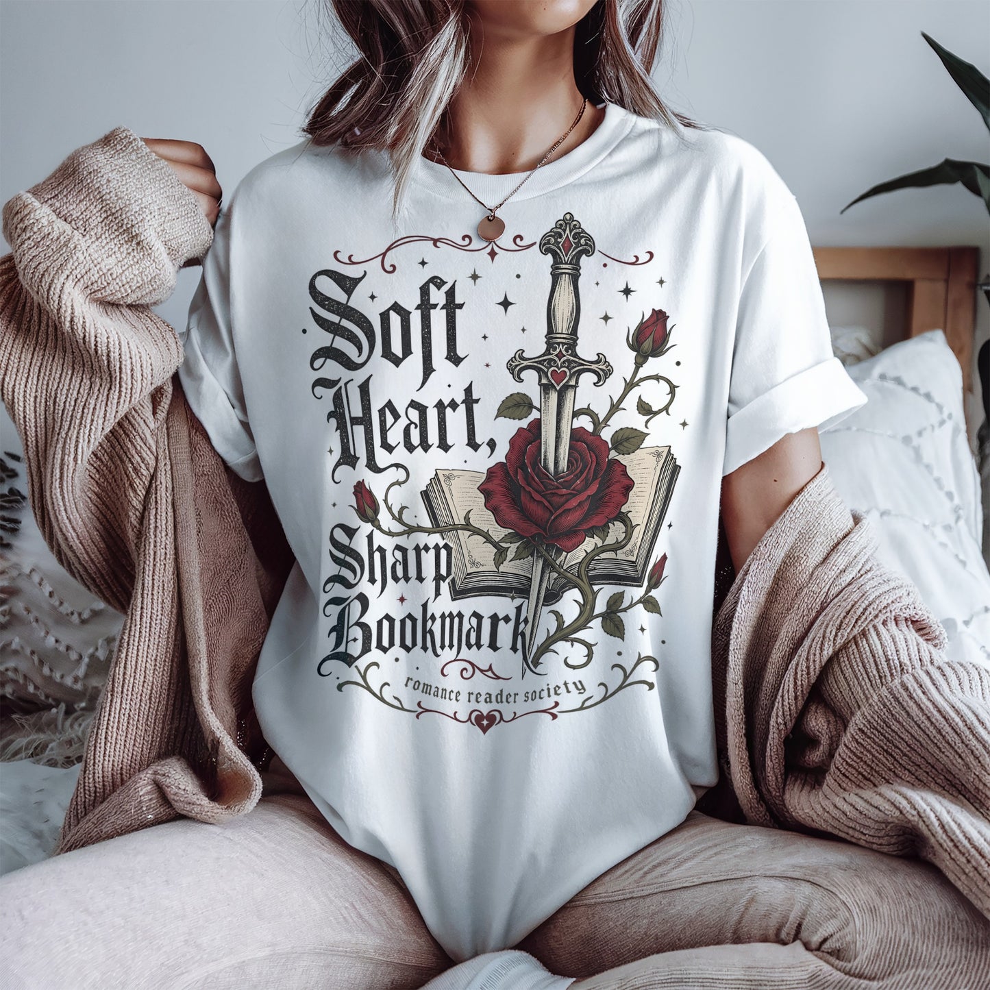 Soft Heart, Sharp Bookmark  Romantasy Reader T-Shirt