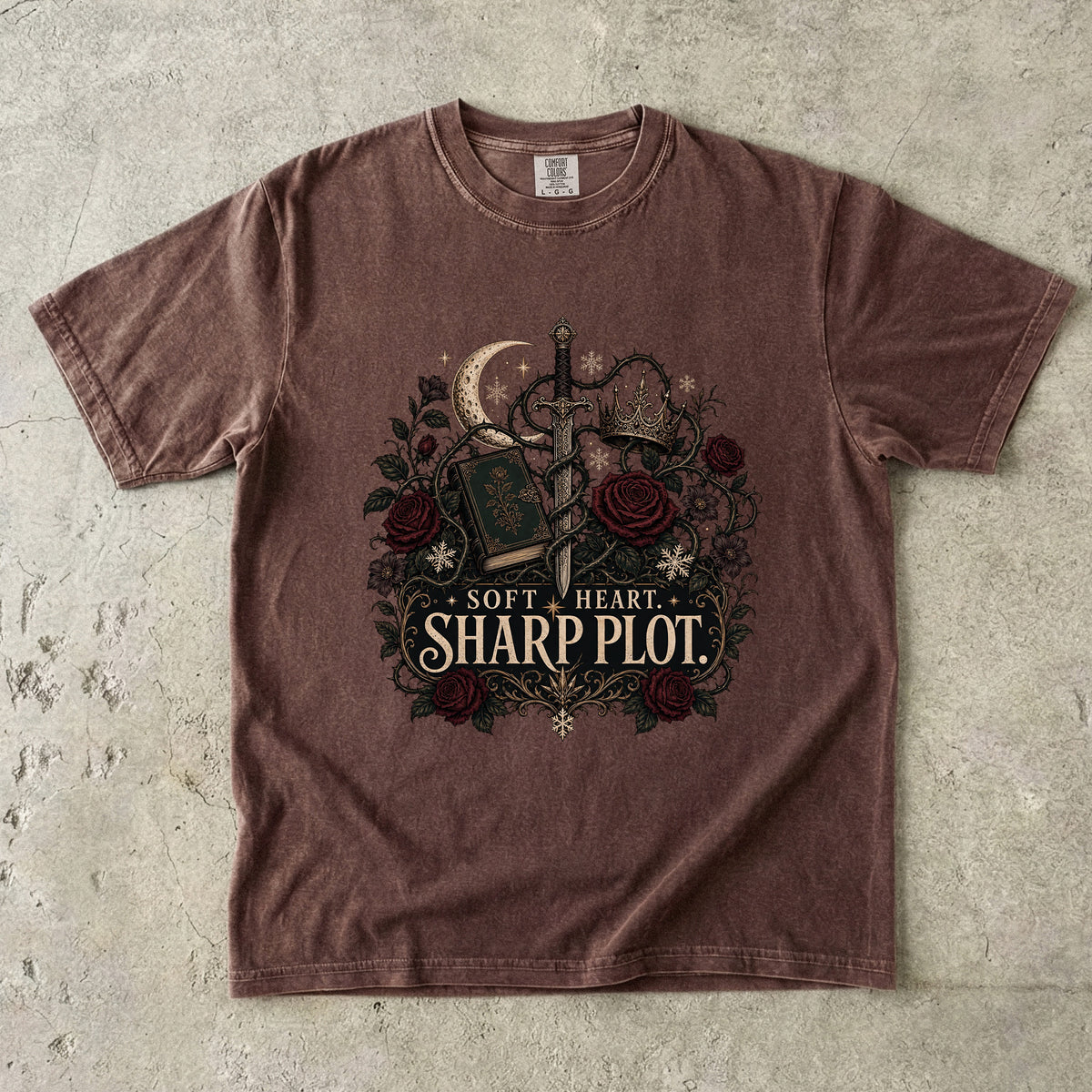 Soft Heart, Sharp Plot Romantasy Reader T-Shirt